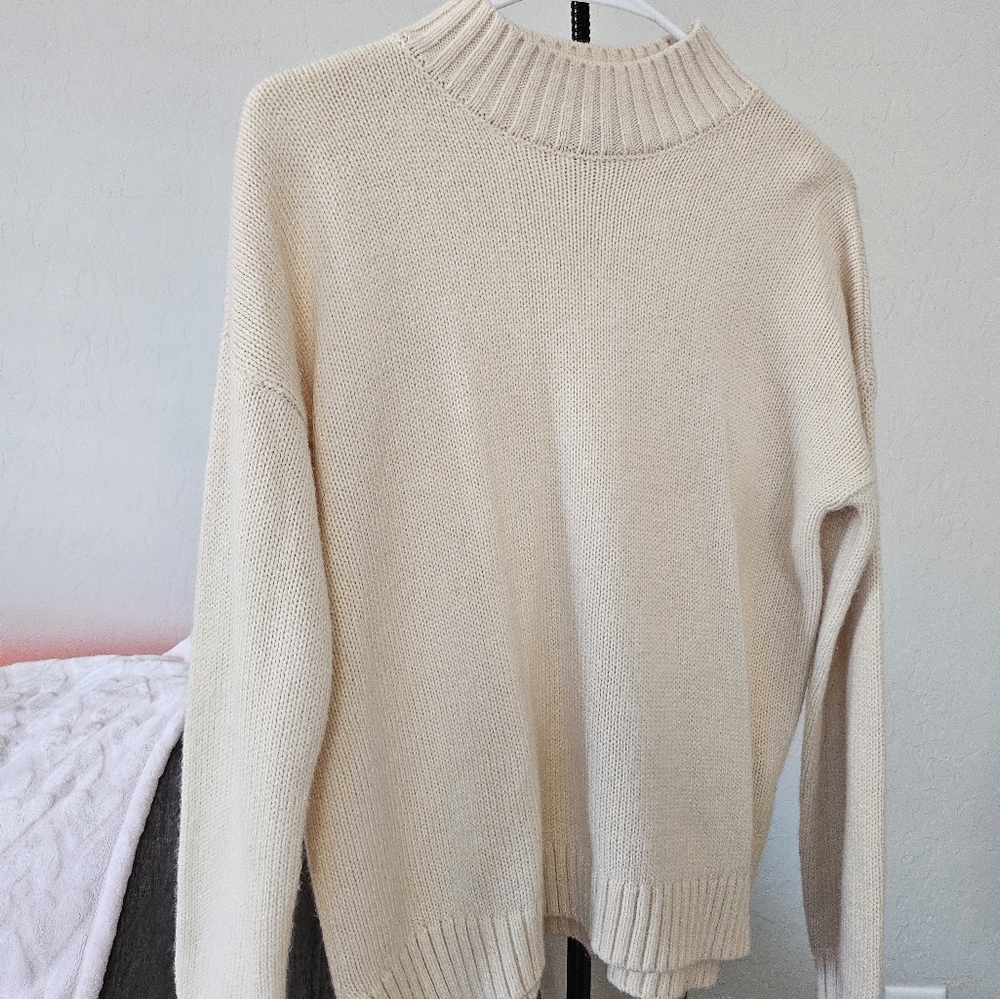 Sweater milky white(pre-loved)